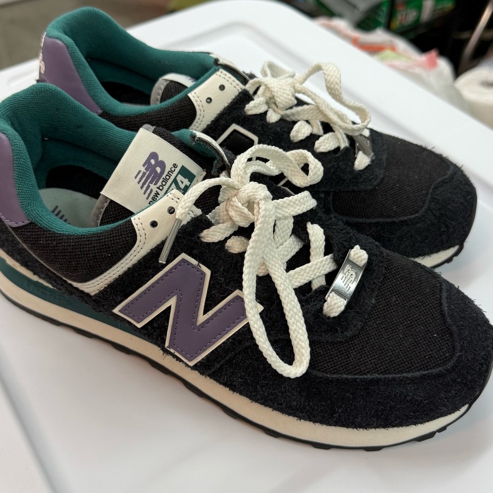 New Balance Black and Teal Sneakers